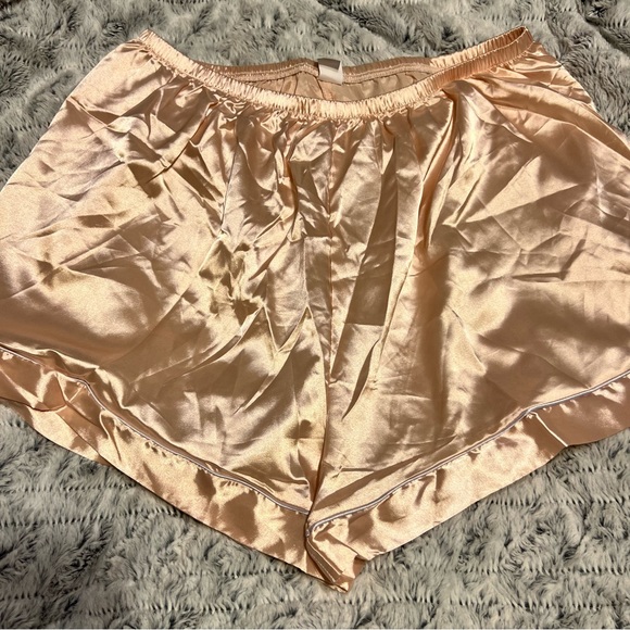 Satin shortie pajamas - Picture 4 of 6